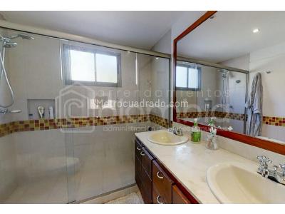 Casa de 4 alcobas en venta en Loma Del Chocho, Envigado, 258 m² · foto 18 de 20
