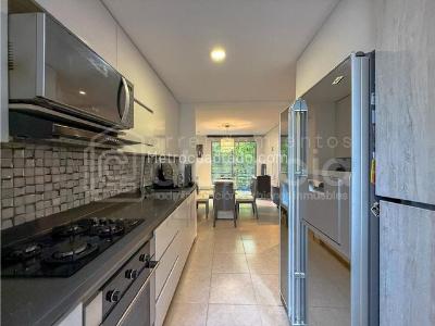 Casa de 3 alcobas en venta en Intermedia, Envigado, 198 m² · foto 3 de 15