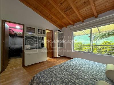 Casa de 3 alcobas en venta en Intermedia, Envigado, 198 m² · foto 8 de 15