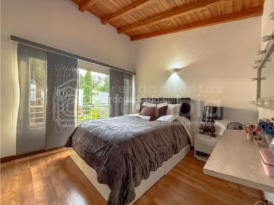 Casa de 3 alcobas en venta en Intermedia, Envigado, 198 m² · foto 10 de 15