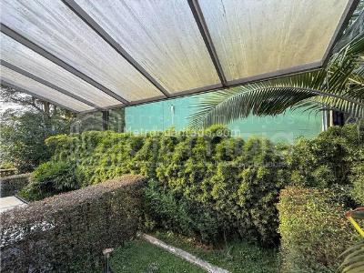 Casa de 3 alcobas en venta en Intermedia, Envigado, 198 m² · foto 13 de 15