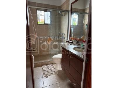 Casa de 3 alcobas en venta en Loma El Atravesado, Envigado, 164 m² · foto 11 de 12