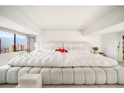 Casa de 4 alcobas en venta en San Lucas, Medellín, 420 m² · foto 2 de 20