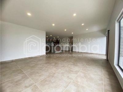 Casa de 3 alcobas en venta en La Catedral, Envigado, 220 m² · foto 12 de 20
