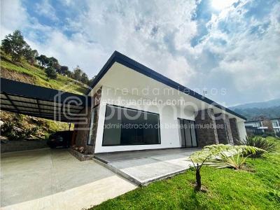 Casa de 3 alcobas en venta en La Catedral, Envigado, 220 m² · foto 3 de 20