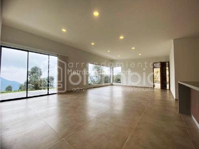 Casa de 3 alcobas en venta en La Catedral, Envigado, 220 m² · foto 4 de 20