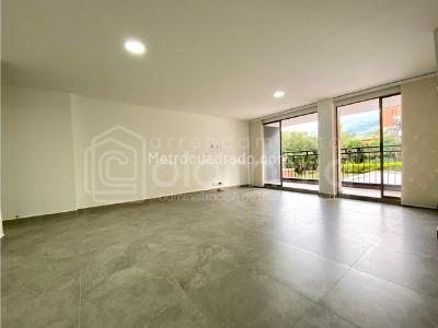 Apartamento en arriendo en Loma Del Escobero, Envigado · foto 3 de 20