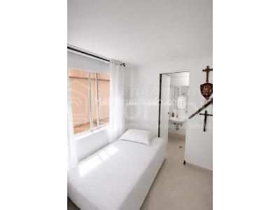 Apartamento de 3 alcobas en venta en Laureles, Medellín, 74 m² · foto 11 de 15