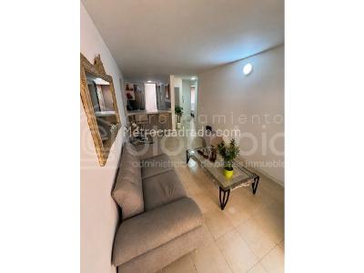 Apartamento de 3 alcobas en venta en Laureles, Medellín, 74 m² · foto 2 de 15