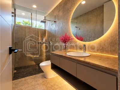 Apartamento de 3 alcobas en arriendo en El Poblado, Medellín, 283 m² · foto 17 de 20