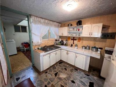 Casa de 5 alcobas en venta en Granada, Armenia, 270 m² · foto 3 de 10