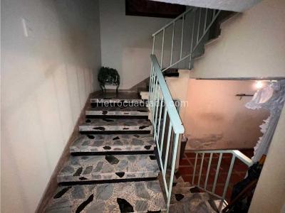 Casa de 5 alcobas en venta en Granada, Armenia, 270 m² · foto 7 de 10