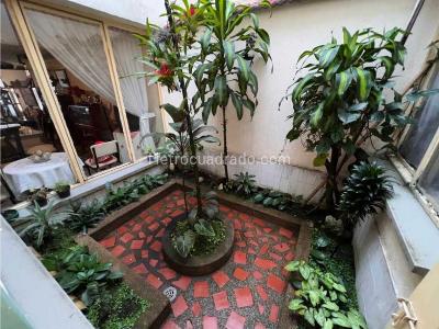 Casa de 5 alcobas en venta en Granada, Armenia, 270 m² · foto 9 de 10