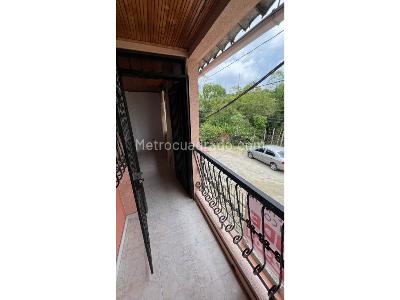 Casa de 5 alcobas en venta en Barrio Las Americas, Armenia, 216 m² · foto 2 de 20