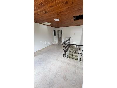 Casa de 5 alcobas en venta en Barrio Las Americas, Armenia, 216 m² · foto 3 de 20