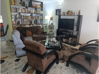 Casa de 3 alcobas en venta en Fundadores, Armenia, 263 m² · foto 2 de 15