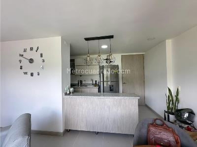 Apartamento de 3 alcobas en venta en Cañaveralejo, Sabaneta, 62 m² · foto 2 de 12
