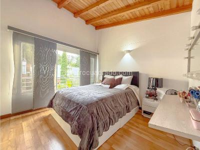 Casa de 3 alcobas en venta en Transversal Intermedia, Envigado, 195 m² · foto 6 de 8