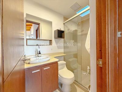 Casa de 3 alcobas en venta en Transversal Intermedia, Envigado, 195 m² · foto 7 de 8