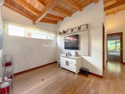 Casa de 3 alcobas en venta en Transversal Intermedia, Envigado, 195 m² · foto 8 de 8