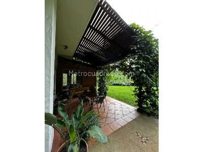 Casa de 5 alcobas en venta en La Doctora, Sabaneta, 1752 m² · foto 2 de 11
