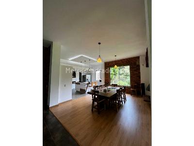 Casa de 5 alcobas en venta en La Doctora, Sabaneta, 1752 m² · foto 3 de 11