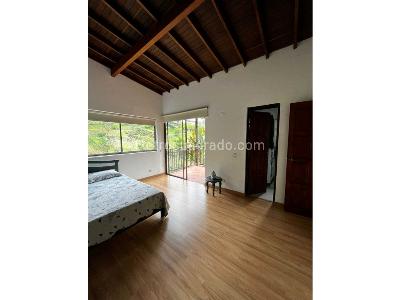 Casa de 5 alcobas en venta en La Doctora, Sabaneta, 1752 m² · foto 10 de 11