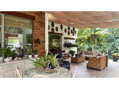 Casa de 5 alcobas en venta en Escobero, Envigado, 425 m² · foto 2 de 20