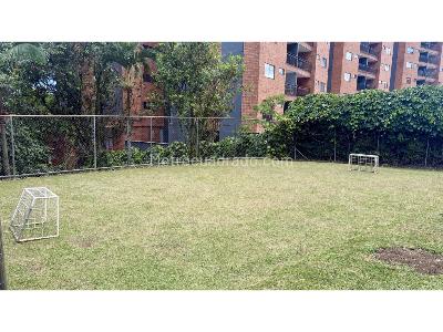 Casa de 3 alcobas en venta en Loma Del Escobero, Envigado, 200 m² · foto 16 de 20