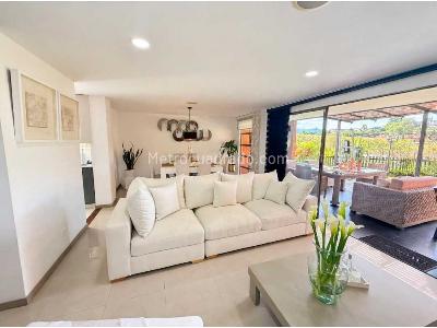 Casa de 3 alcobas en venta en Loma Del Chocho, Envigado, 223 m² · foto 2 de 19