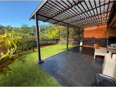 Casa de 3 alcobas en venta en Loma Del Chocho, Envigado, 223 m² · foto 5 de 19