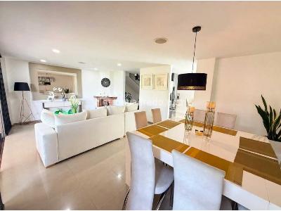 Casa de 3 alcobas en venta en Loma Del Chocho, Envigado, 223 m² · foto 8 de 19