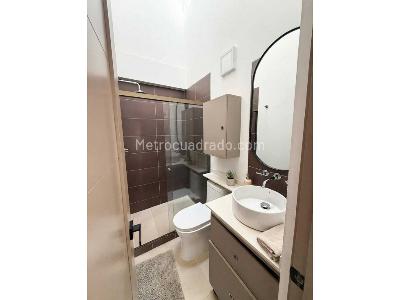 Casa de 3 alcobas en venta en Loma Del Chocho, Envigado, 223 m² · foto 17 de 19