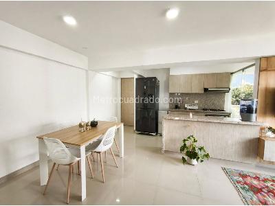 Apartamento de 3 alcobas en venta en Tres Esquinas, Sabaneta, 74 m² · foto 2 de 11
