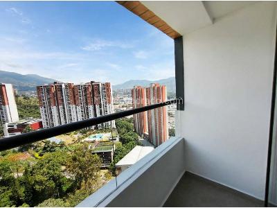 Apartamento de 3 alcobas en venta en Tres Esquinas, Sabaneta, 74 m² · foto 3 de 11