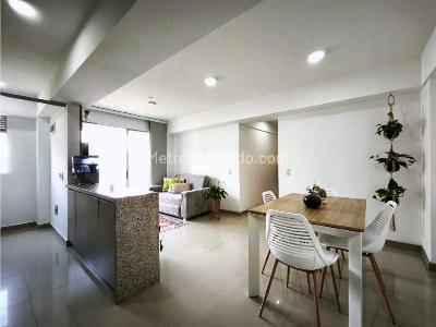 Apartamento de 3 alcobas en venta en Tres Esquinas, Sabaneta, 74 m² · foto 4 de 11