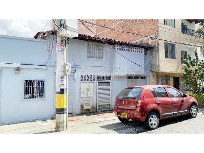 Casa de 5 alcobas en venta en Laureles, Medellín, 760 m² · foto 2 de 3