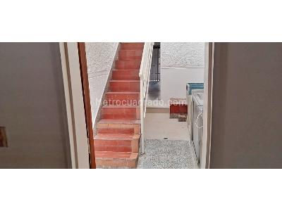 Casa de 5 alcobas en venta en Santa Teresita, Medellín, 325 m² · foto 9 de 16