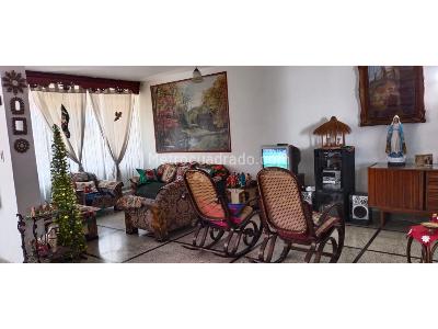 Casa de 4 alcobas en venta en Simon Bolivar, Medellín, 225 m² · foto 2 de 20