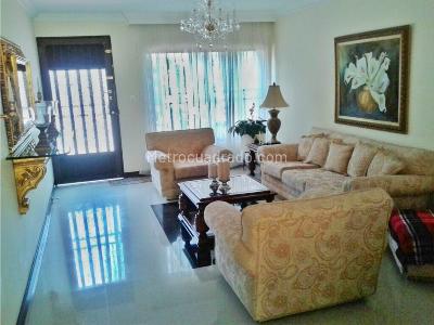 Casa en venta en Belen Rosales, Medellín · foto 2 de 20
