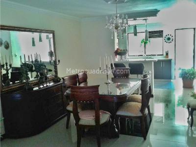 Casa en venta en Belen Rosales, Medellín · foto 3 de 20