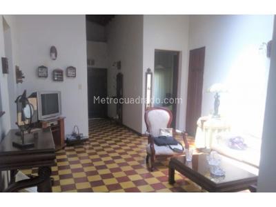 Casa de 5 alcobas en venta en La Floresta, Medellín, 286 m² · foto 2 de 15