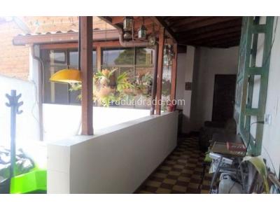 Casa de 5 alcobas en venta en La Floresta, Medellín, 286 m² · foto 4 de 15