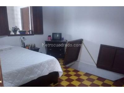 Casa de 5 alcobas en venta en La Floresta, Medellín, 286 m² · foto 9 de 15