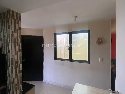 Casa de 3 alcobas en venta en Manrique Las Esmeraldas, Medellín, 128 m² · foto 8 de 16