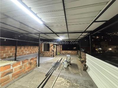 Casa de 3 alcobas en venta en Manrique Las Esmeraldas, Medellín, 128 m² · foto 16 de 16