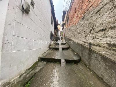Apartamento de 3 alcobas en venta en Poblado Loma Del Garabato, Medellín, 72 m² · foto 13 de 14