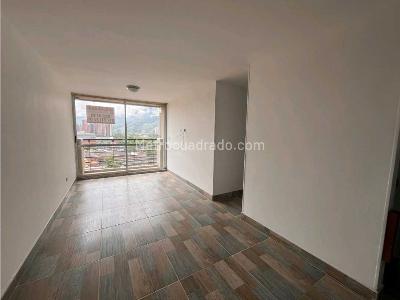 Apartamento de 2 alcobas en venta en Niquia, Bello, 56 m² · foto 2 de 20