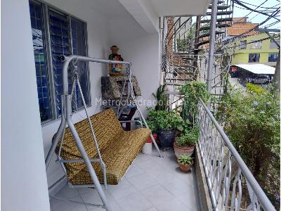 Casa de 4 alcobas en venta en Robledo Aures, Medellín, 141 m² · foto 2 de 20