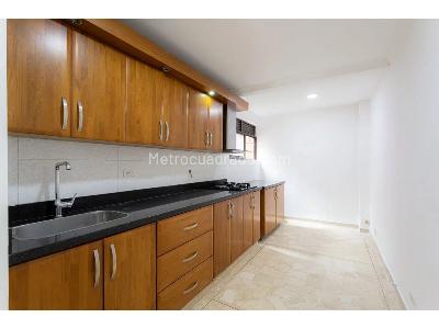 Apartamento en venta en La Floresta, Medellín · foto 3 de 18